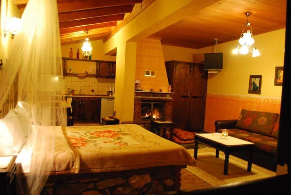 Tzivaeri Hotel Likodhromion Ngoại thất bức ảnh